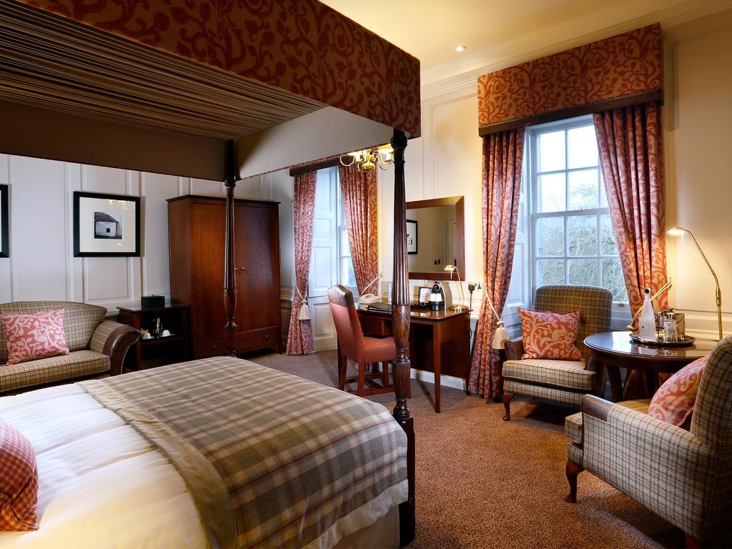 แมคโดนัลด์ ฮุสตัน เฮาส์ โฮเต็ล แอนด์ สปา Hotel Uphall ภายนอก รูปภาพ