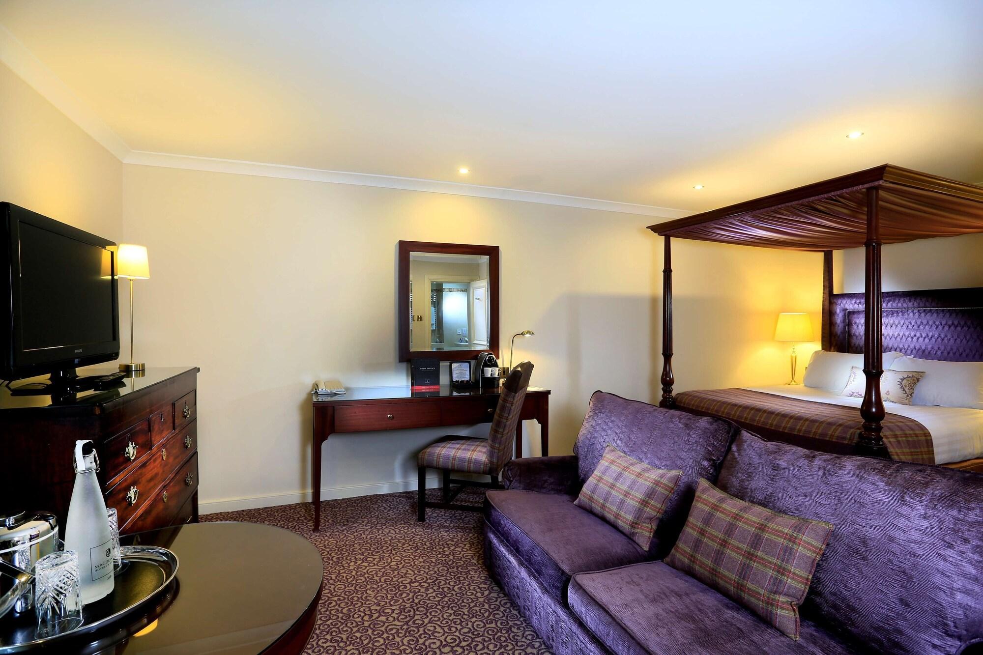 แมคโดนัลด์ ฮุสตัน เฮาส์ โฮเต็ล แอนด์ สปา Hotel Uphall ภายนอก รูปภาพ