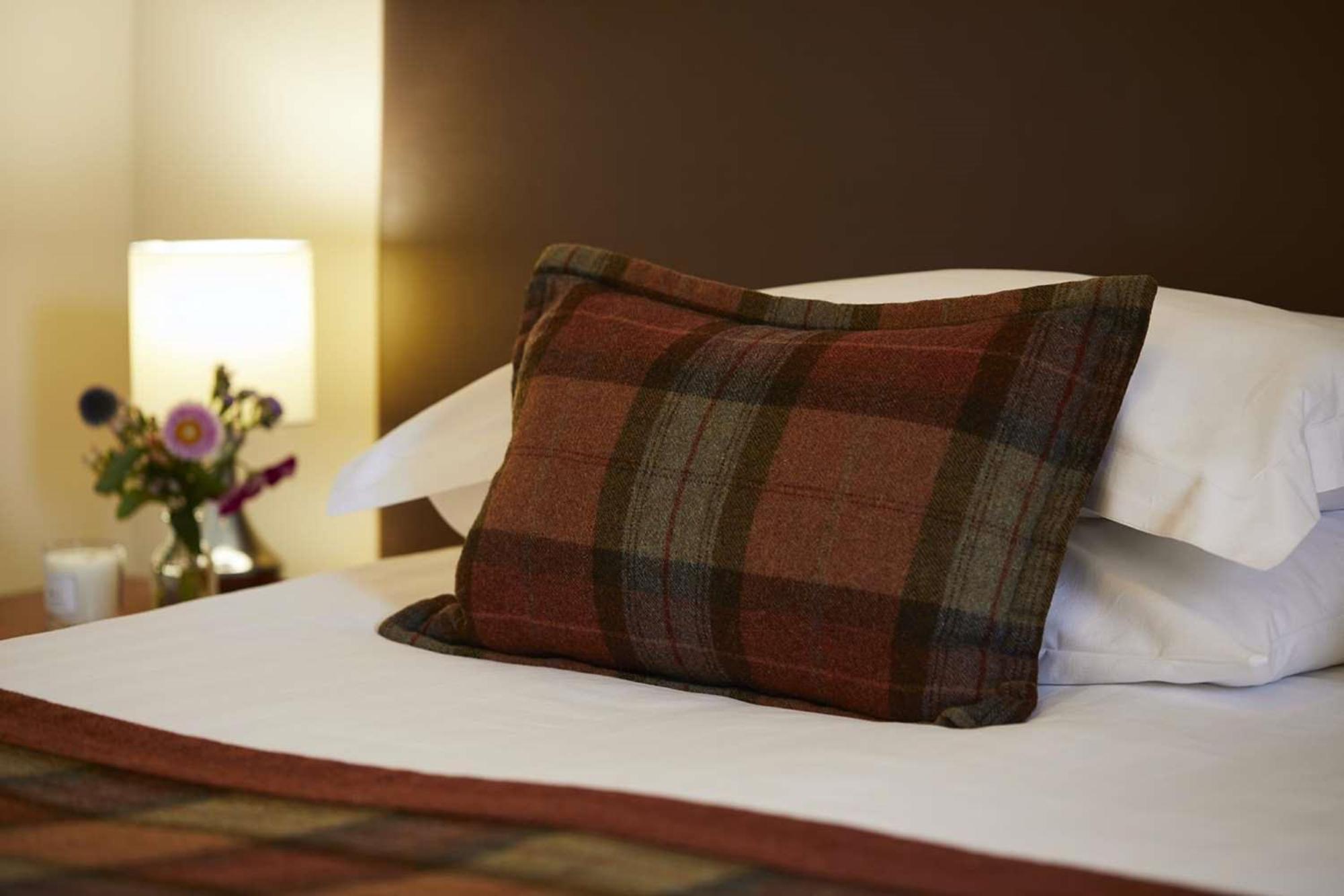 แมคโดนัลด์ ฮุสตัน เฮาส์ โฮเต็ล แอนด์ สปา Hotel Uphall ภายนอก รูปภาพ