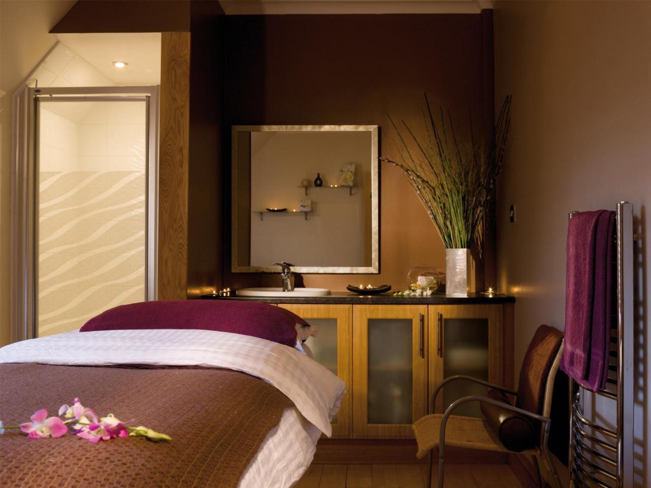 แมคโดนัลด์ ฮุสตัน เฮาส์ โฮเต็ล แอนด์ สปา Hotel Uphall ภายนอก รูปภาพ